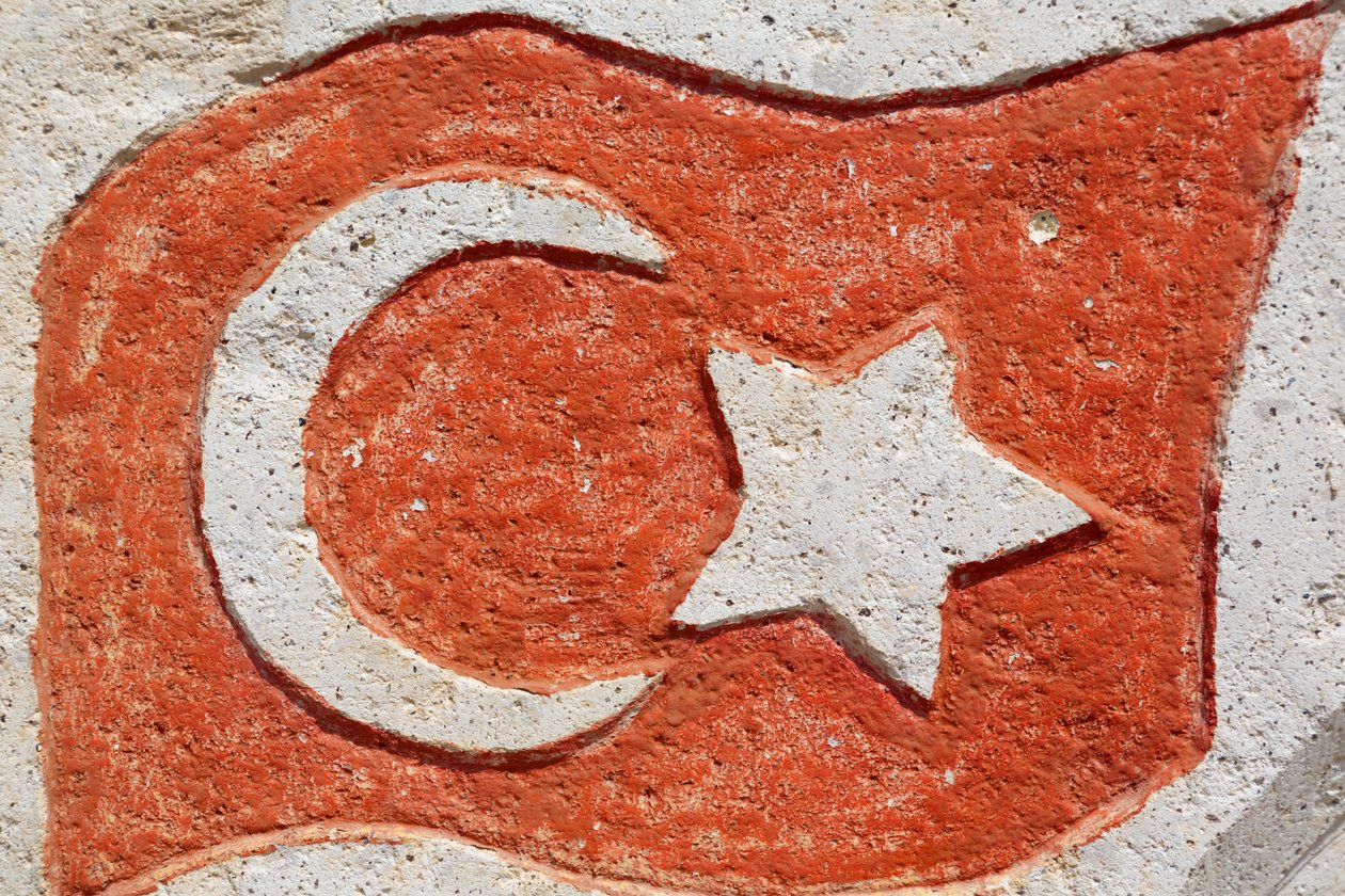 Türkische Flagge in Zement geformt. von Unknown