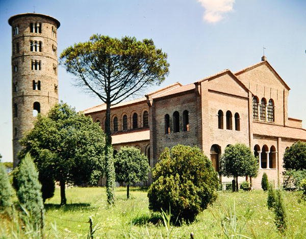 Ansicht der Kirche und des Glockenturms von Byzantine School