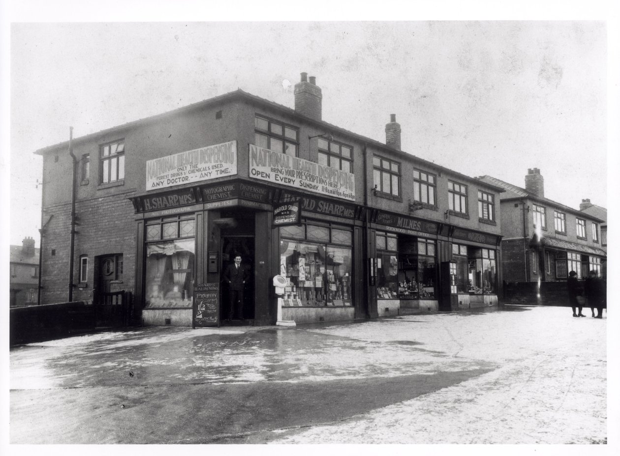 Harold Sharp National Health Dispensing Chemist, Rookwood Parade, York Road, Leeds, 1936 von English Photographer