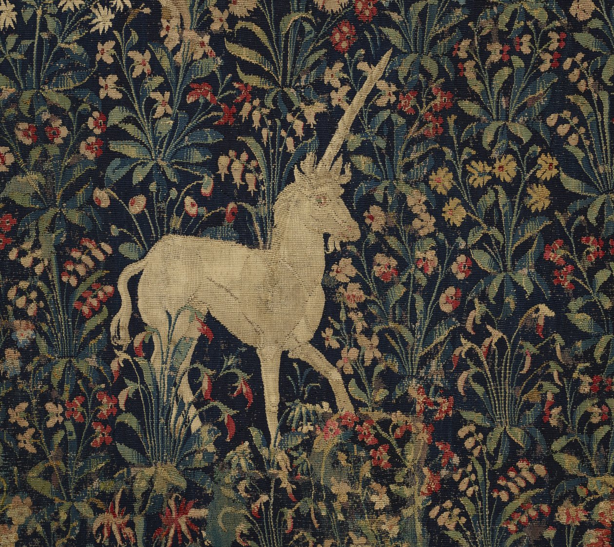 Allegorischer Millefleurs-Wandteppich mit Tieren, 1530-45 von Flemish School