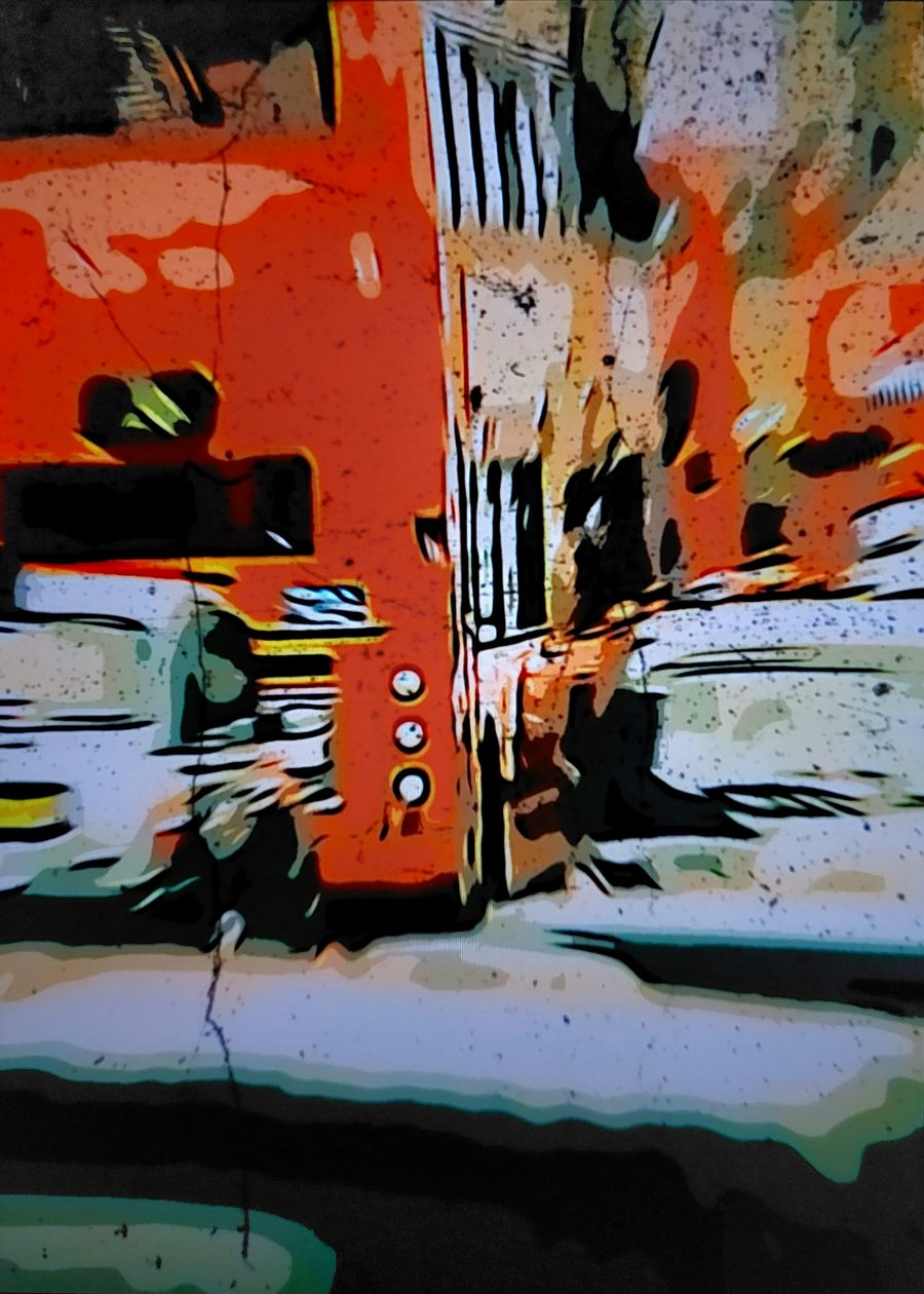 Orangefarbener Stadtbus von Mavet