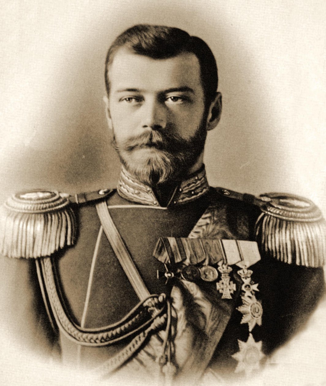 Porträt von Zar Nikolaus II. (1868-1918) 1898 (s/w Foto) von A. Pasetti Photo Studio