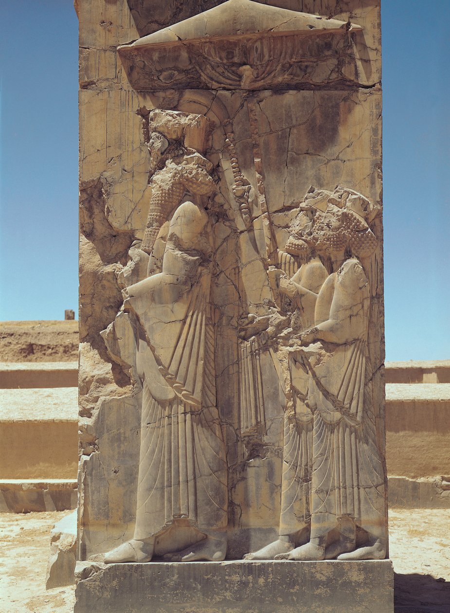 Relief, das Xerxes I. (ca. 519-465 v. Chr.) mit zwei Begleitern darstellt von Achaemenid