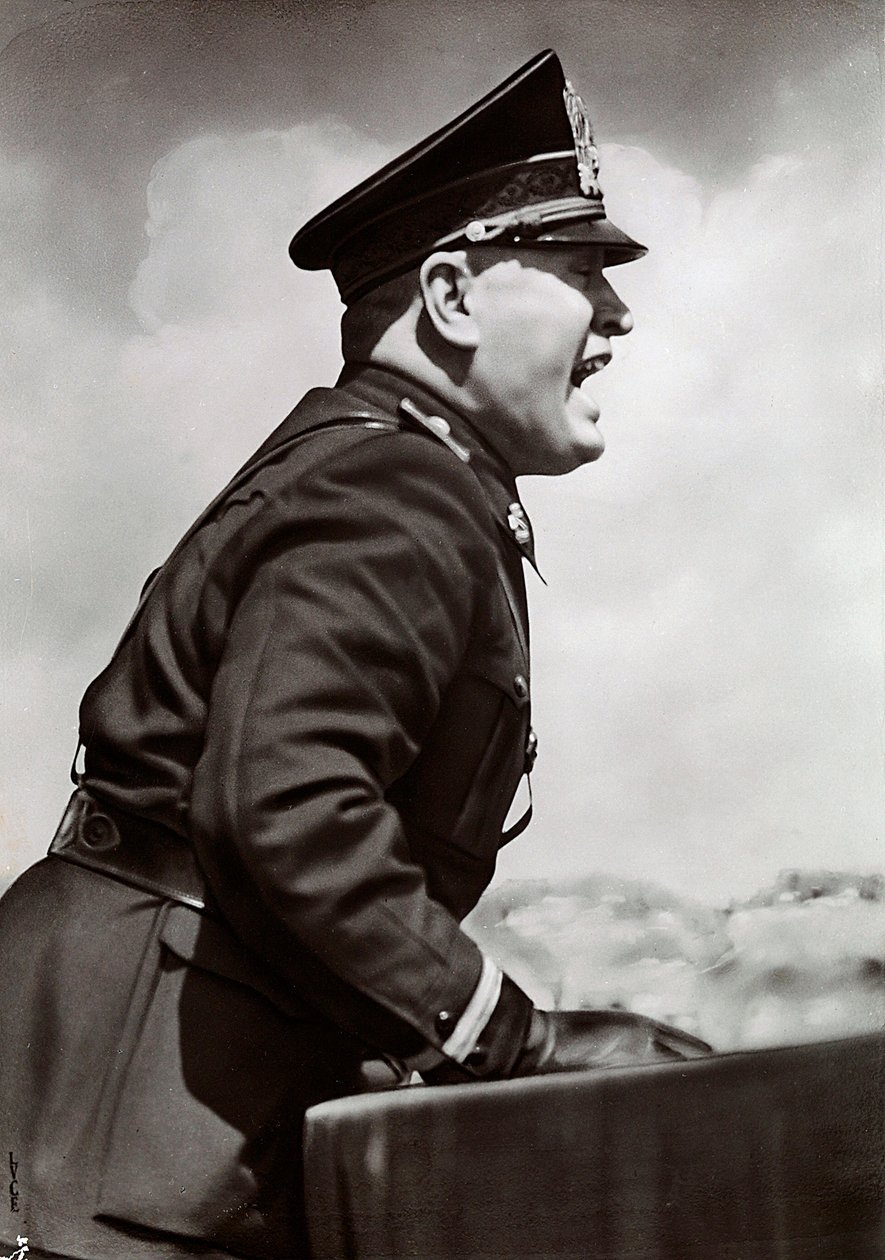 Mussolini hält eine Rede von Achille Villani
