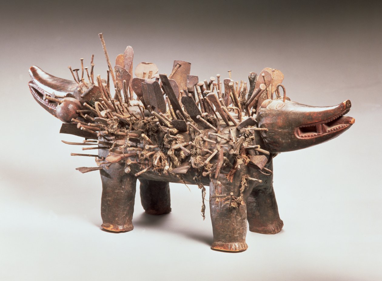 Kongo nkisi nkondi in Form eines zweiköpfigen Hundes, Kozo, aus Cabinda von African