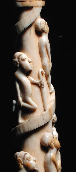 Geschnitzte Stoßzähne, Kongo (Elfenbein) (Detail) von African