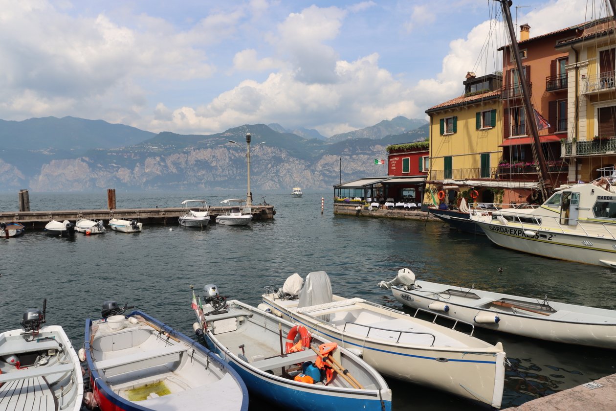 der Hafen von Malcesine von Alexandra Joseph
