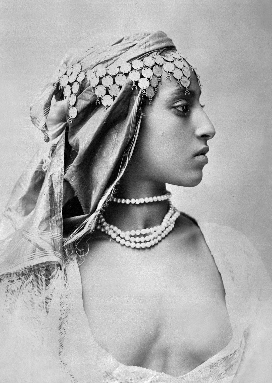 Junge algerische Frau, ca. 1890-1900 von Alexandre Leroux