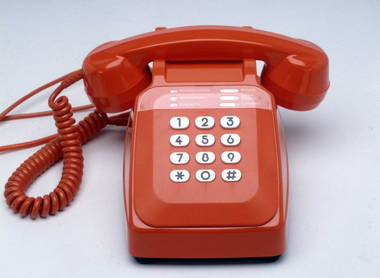 S63 orangefarbenes Plastikschlüsseltelefon von Anonymous Anonymous