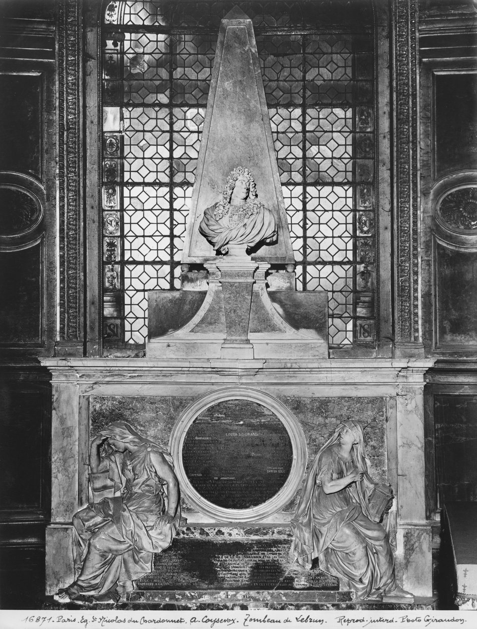 Grab von Charles Le Brun und seiner Frau Suzanne Butay, 1692 (Marmor) von Antoine Coysevox