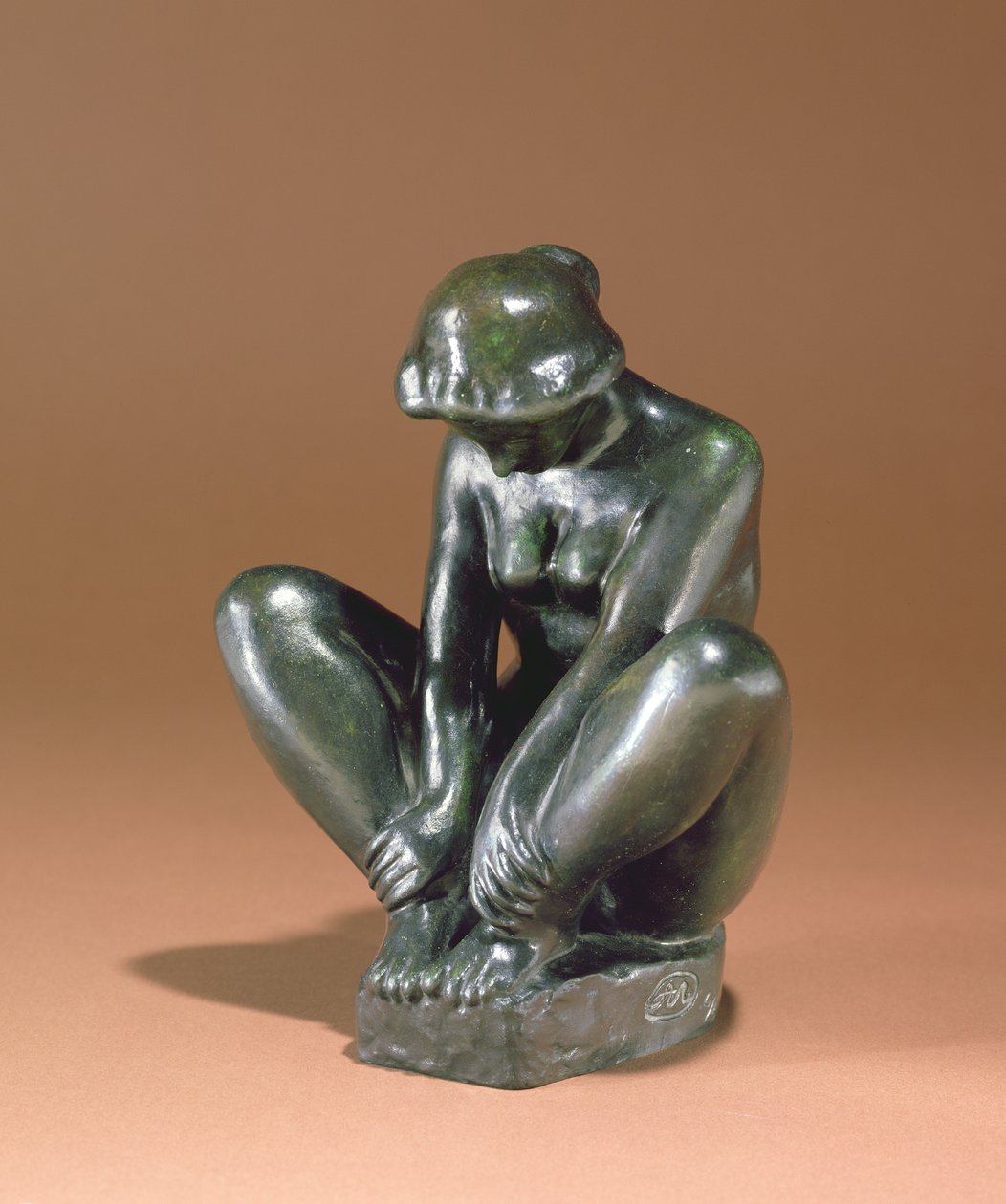 Mädchen, das beide Füße hält, 1920 von Aristide Maillol