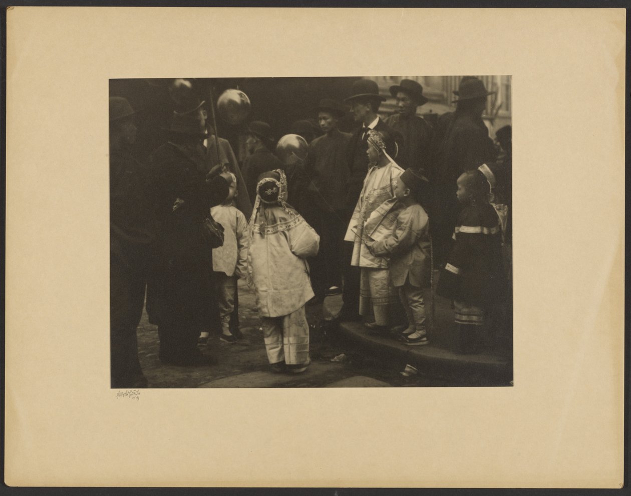 Parade, Chinatown von Arnold Genthe