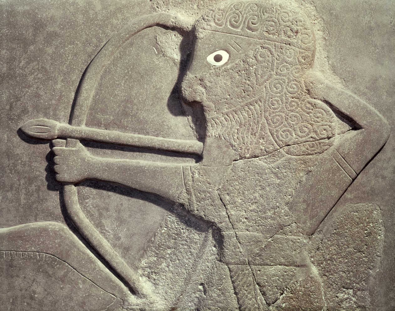 Relief, das einen Jäger darstellt, aus Tell-Halaf, Syrien (Detail) von Assyrian