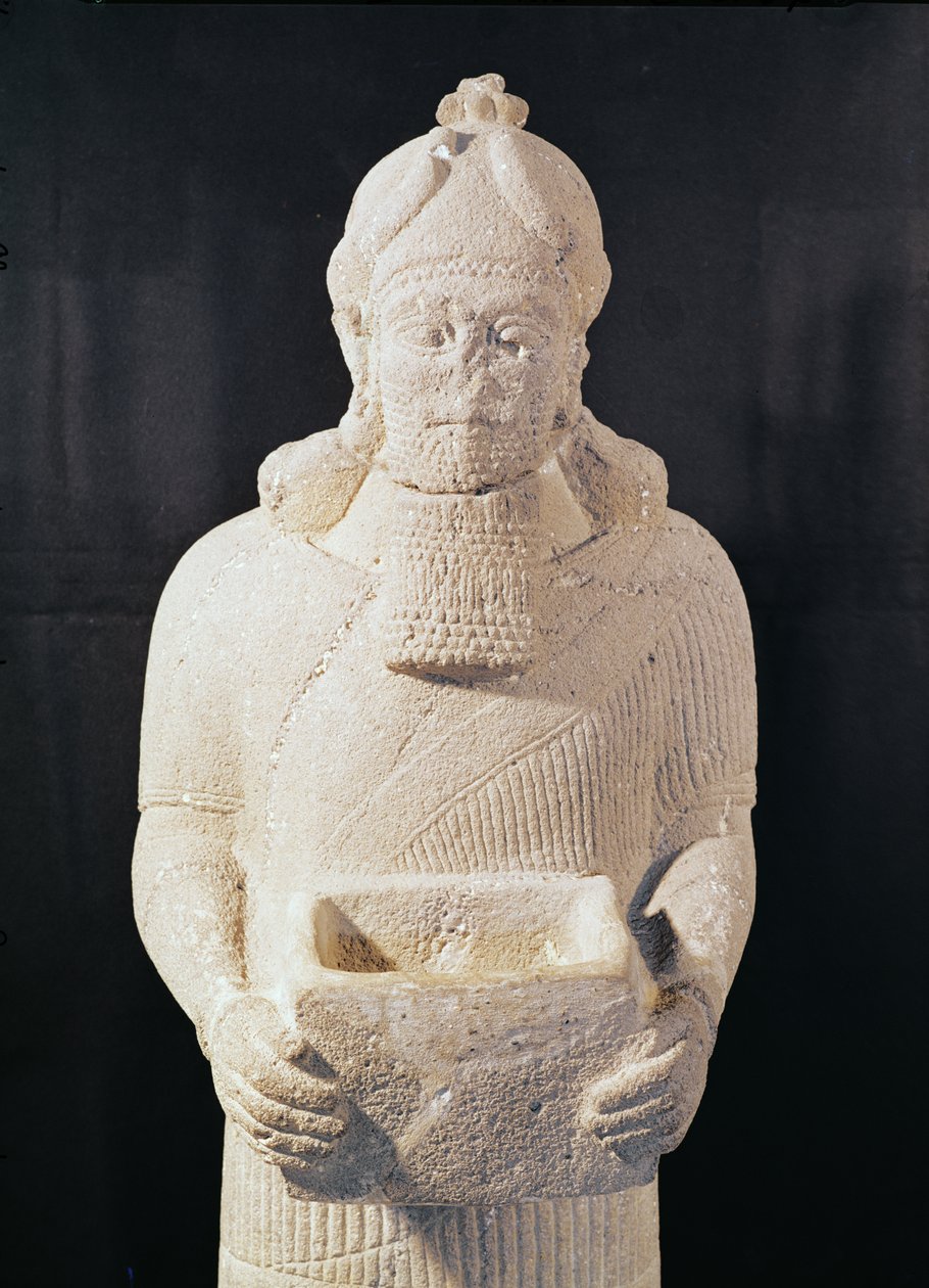 Statuette eines Mannes, der eine Kiste trägt, aus Arslan Tach, Syrien (Detail) von Assyrian