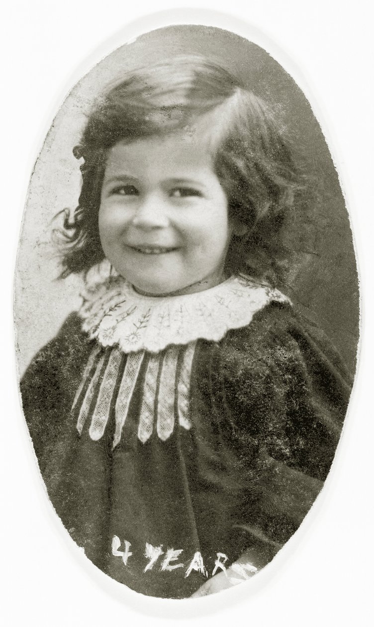 Tina Modotti im Alter von 4 Jahren, Ferlach, Österreich, 1901 von Austrian Photographer