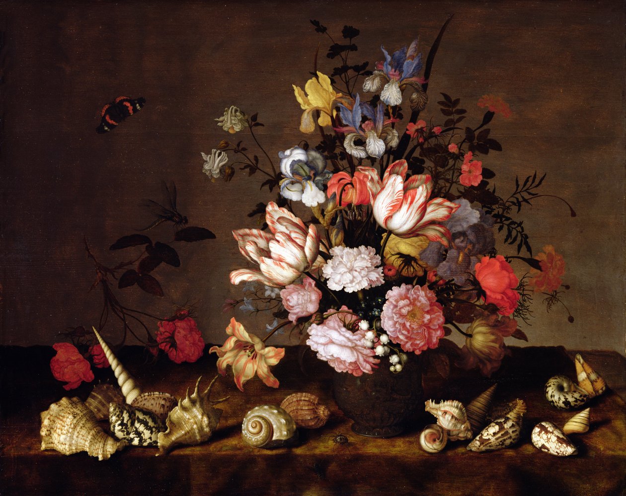 Stillleben mit einer Vase voller Blumen und Muscheln von Balthasar van der Ast