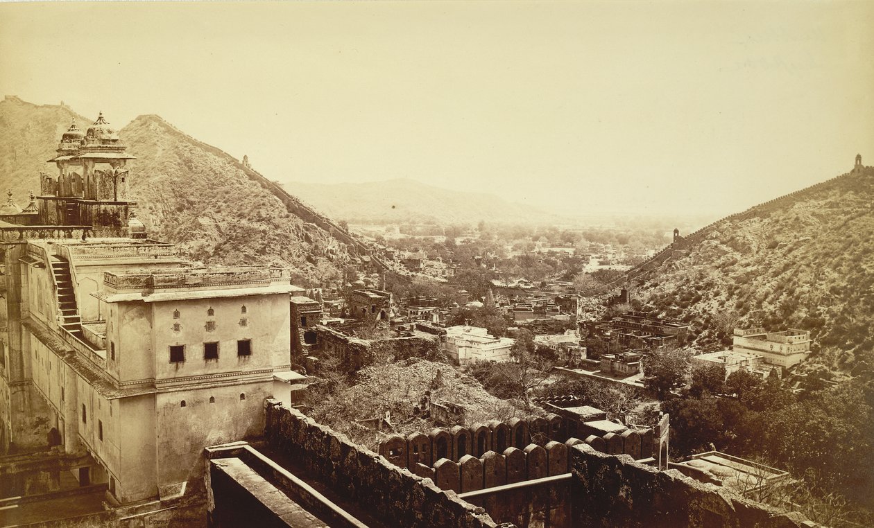 Gesamtansicht von Umbher, Jeypoor (Jaipur) von Bourne & Shepherd