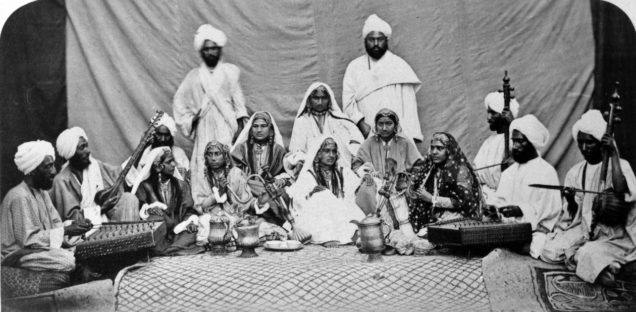 Kashmiri Nautch Mädchen, ca. 1860er von British Photographer