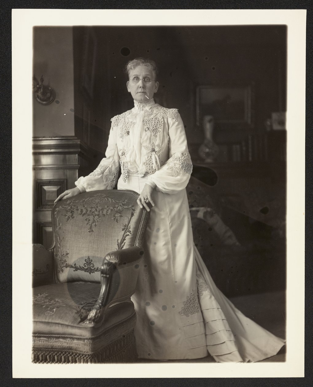 Mrs. John Arbuckle, ca. 1900-10 (s/w Foto) von Burr William McIntosh