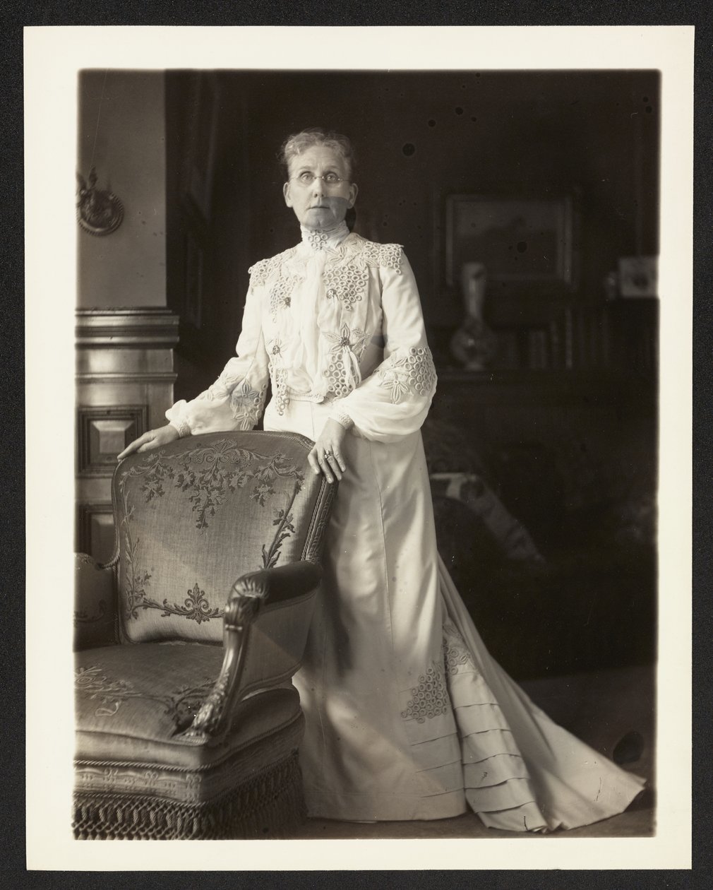 Mrs. John Arbuckle von Burr William McIntosh