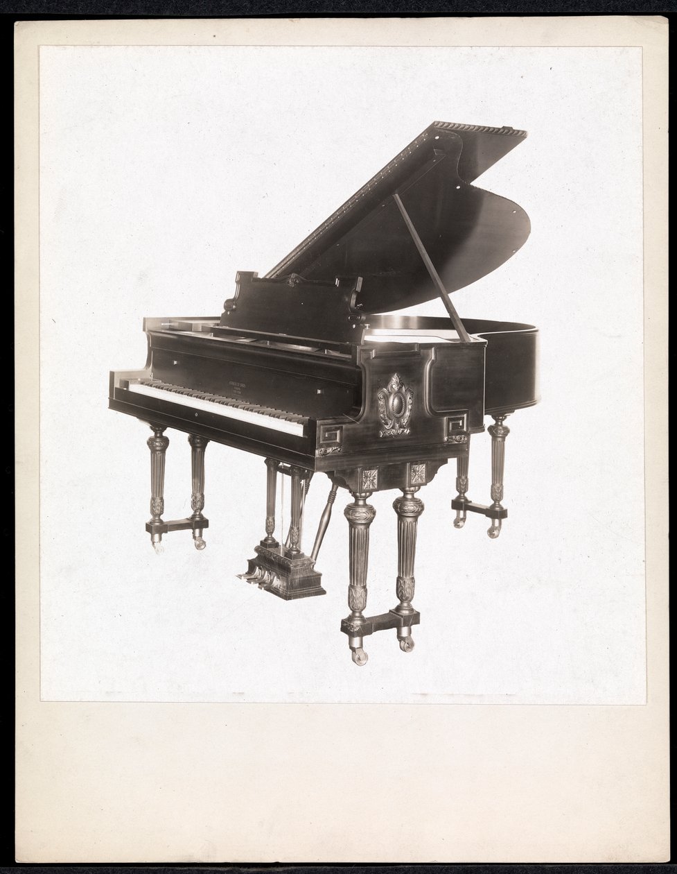 Ein Klavier der Krakauer Piano Co., New York, zwischen 1895-1915 von Byron Company