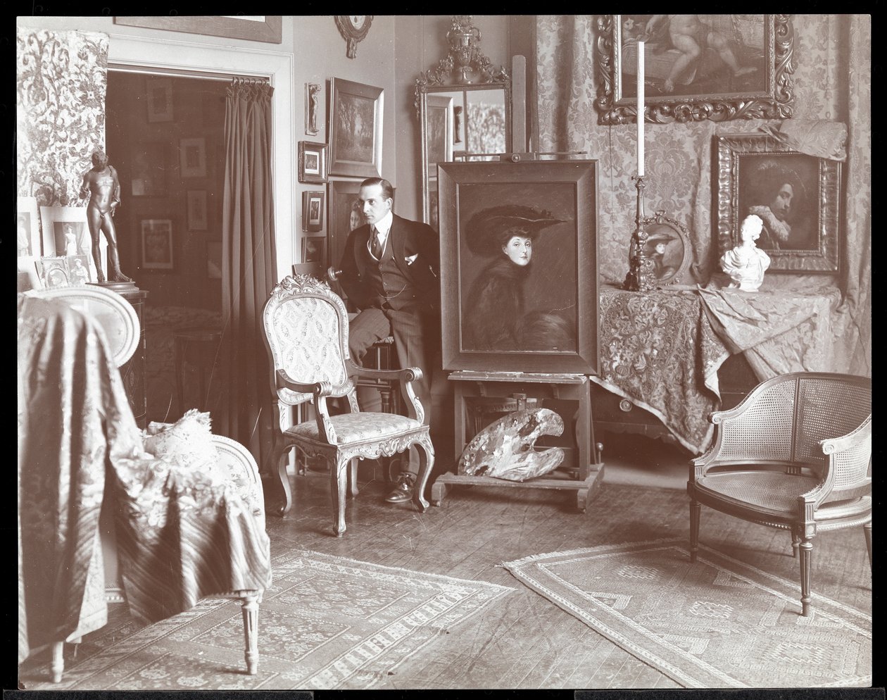Malcolm Strauss in seinem Studio in New York, ca. 1895 von Byron Company