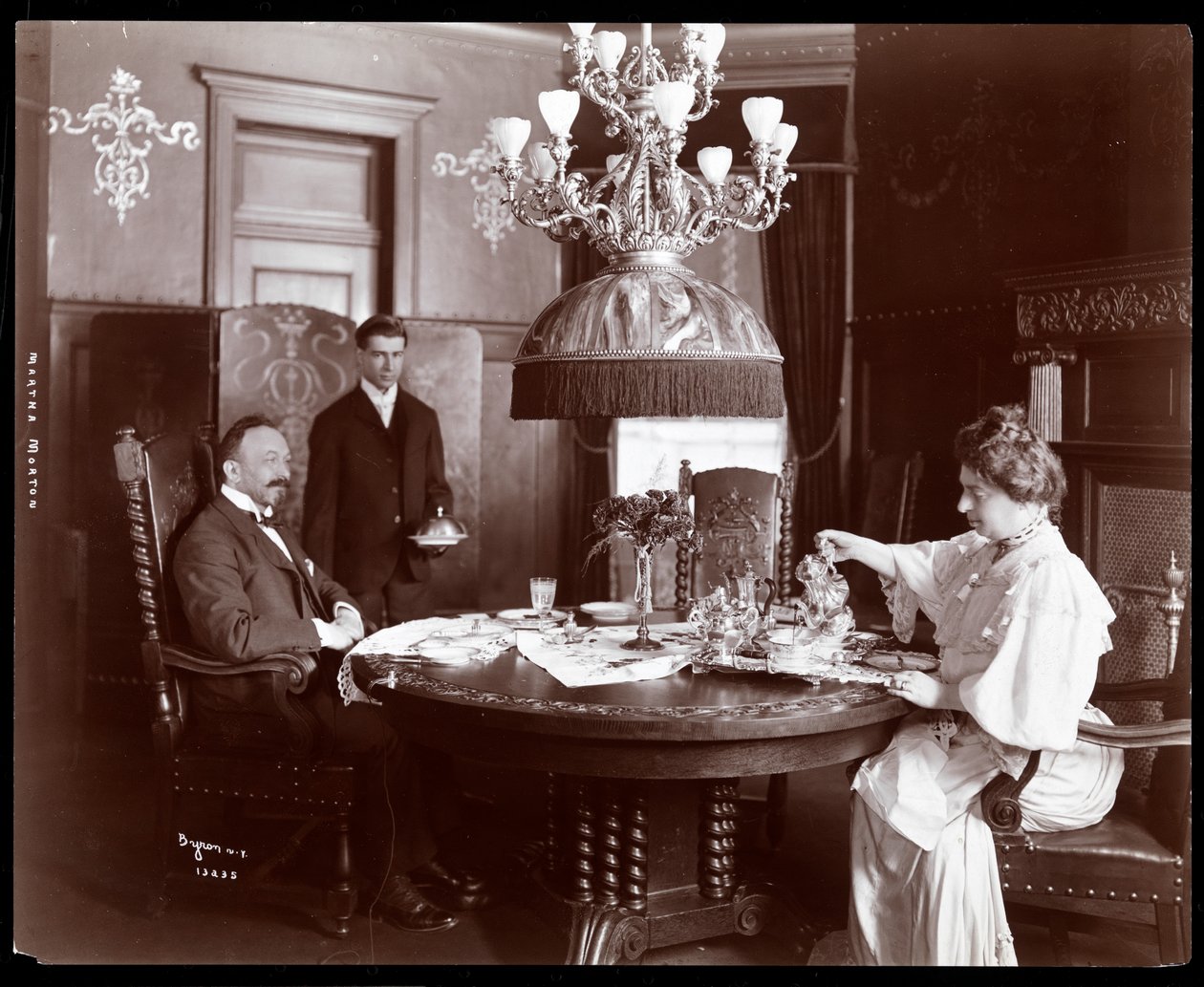 Martha Morton zu Hause, 1902 von Byron Company