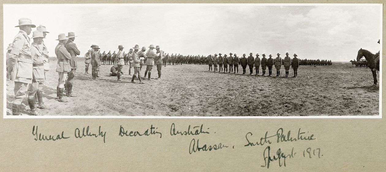 General Allenby dekoriert australische Truppen in Abassan, Südpalästina, August 1917 von Capt. Arthur Rhodes