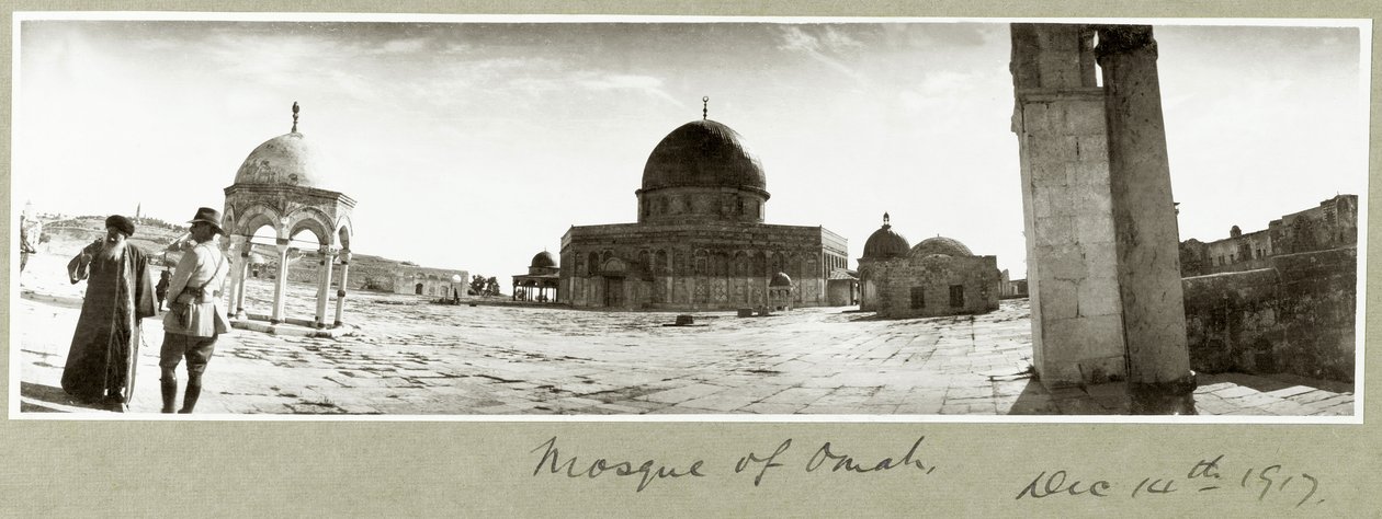 Moschee von Omar und General Chaytor im Gespräch mit einem lokalen Imam, 14. Dezember 1917 von Capt. Arthur Rhodes
