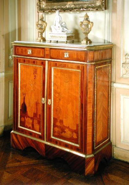 Schrank (Holzmarketerie) von Charles attr.to Topino