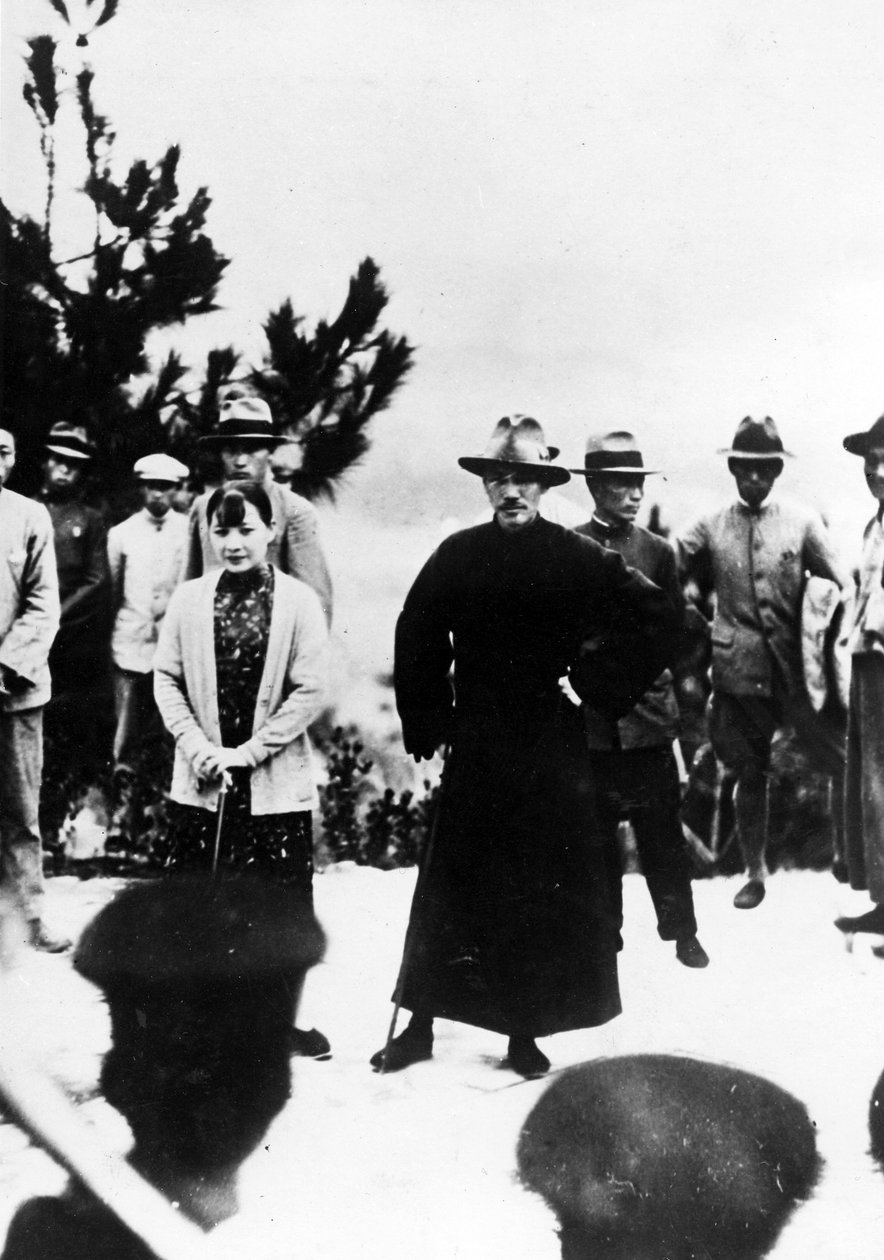 Generalissimo Präsident Chiang Kai-shek und seine Frau Soong May-ling, ca. 1931 von Chinese Photographer