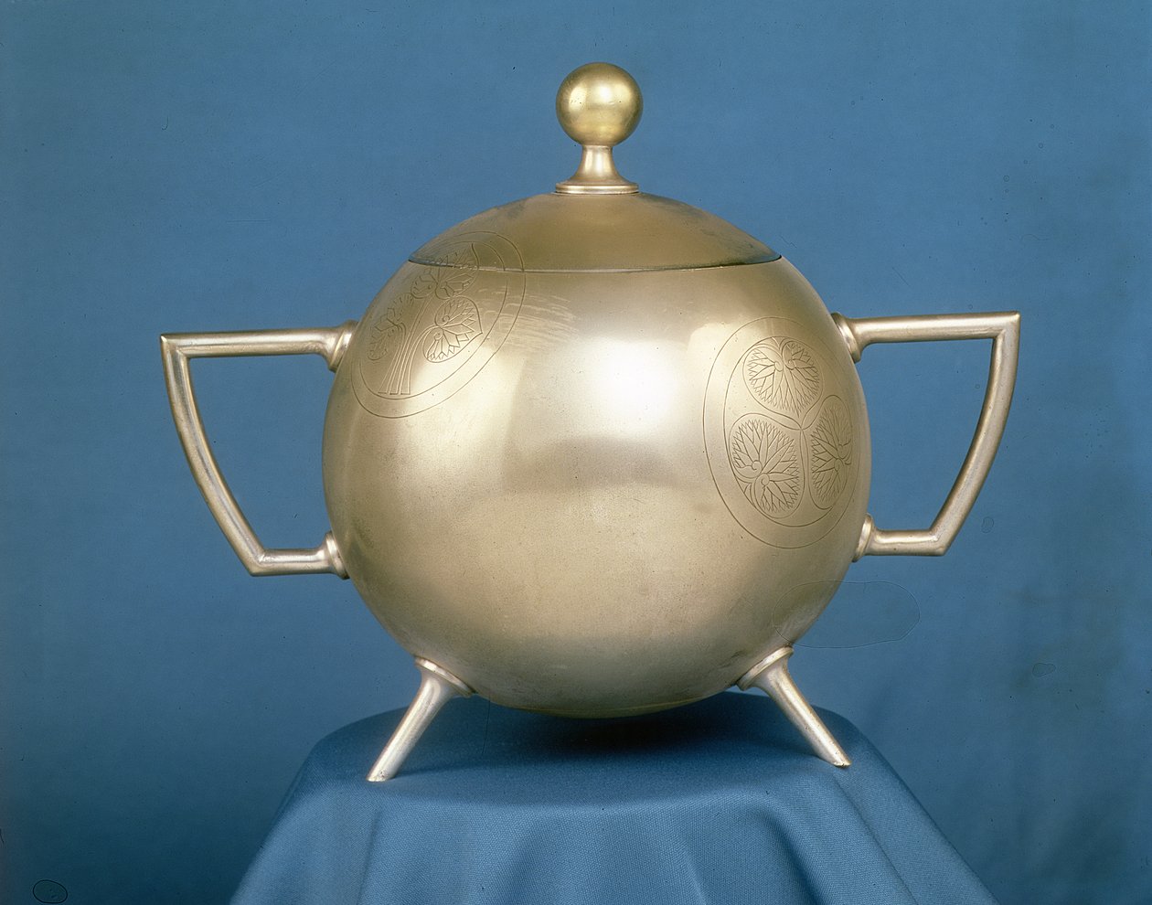 Zweihand-Schale mit Klappdeckel (Elektroplatte) von Christopher Dresser