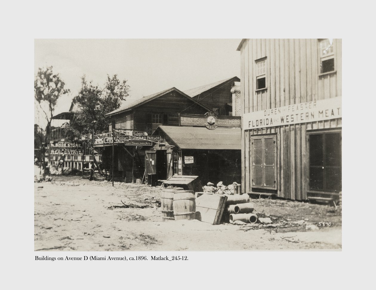 Gebäude an der Avenue D (Miami Avenue), ca. 1896 von Claude C. Matlack