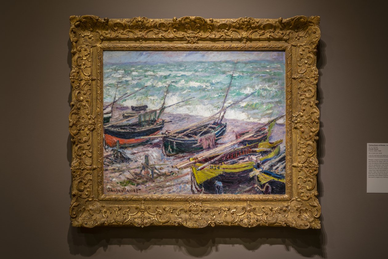 Fischerboote in Étretat von Claude Monet