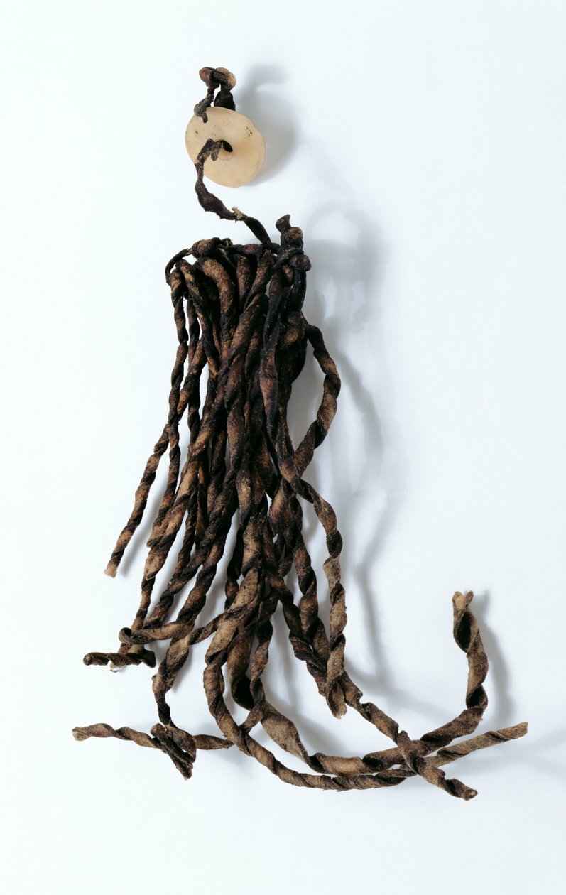 Quaste mit durchbrochener runder Scheibe, gefunden beim Ötzi-Eismann (Leder und Stein) von Copper Age