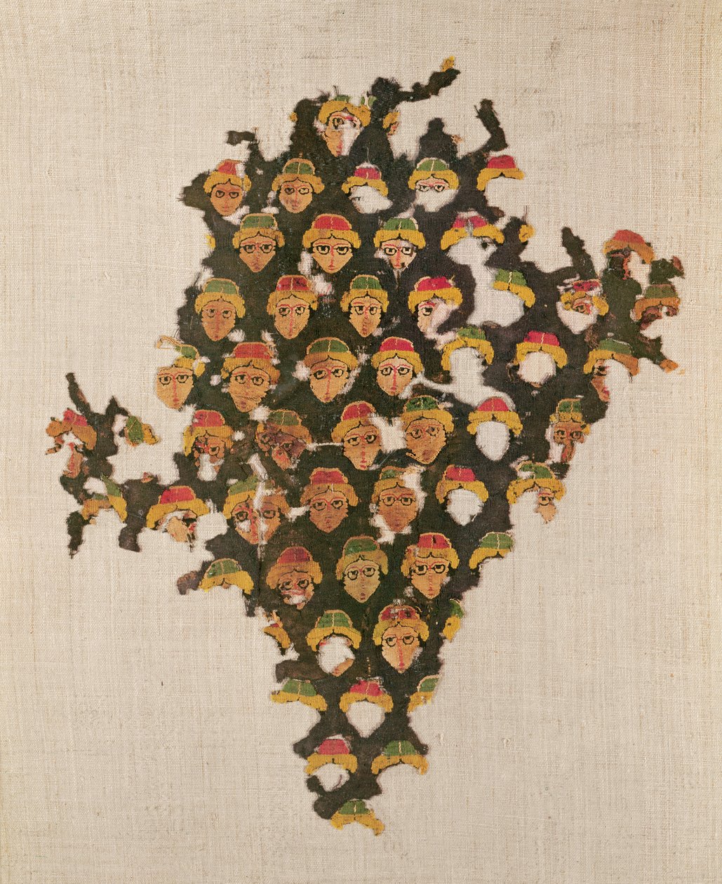 Fragment eines Stoffes, der Gesichter darstellt, aus Fayum (6.-7. Jahrhundert) von Coptic