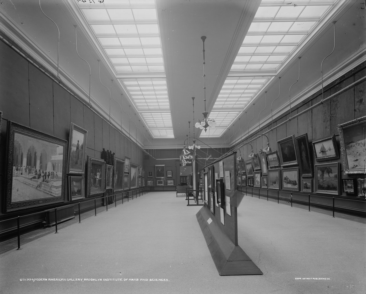 Moderne amerikanische Galerie, Brooklyn Institute of Arts and Sciences, ca. 1905-15 von Detroit Publishing Co.