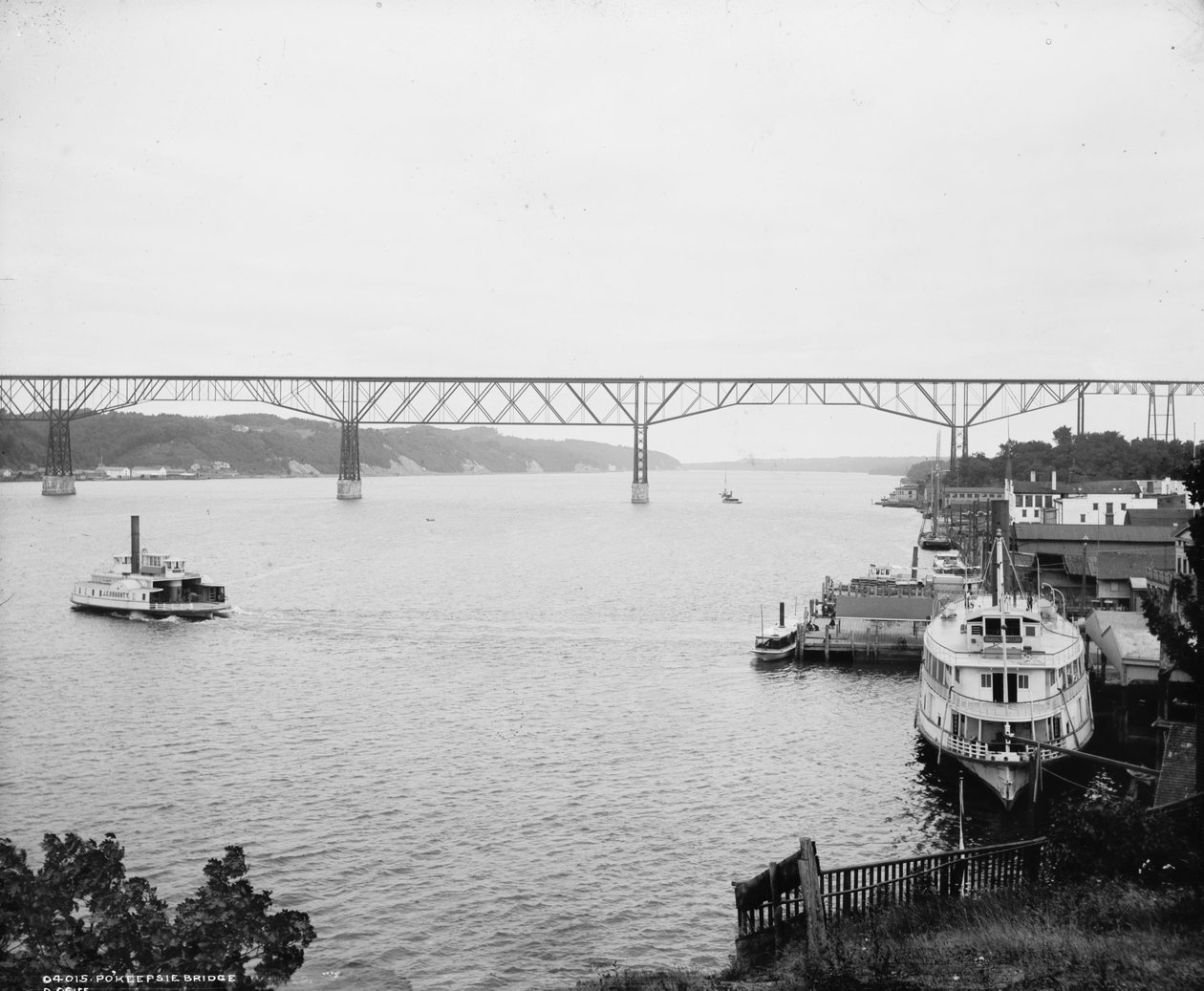 Pokeepsie (Poughkeepsie) Brücke, New York, ca. 1880-97 von Detroit Publishing Co.