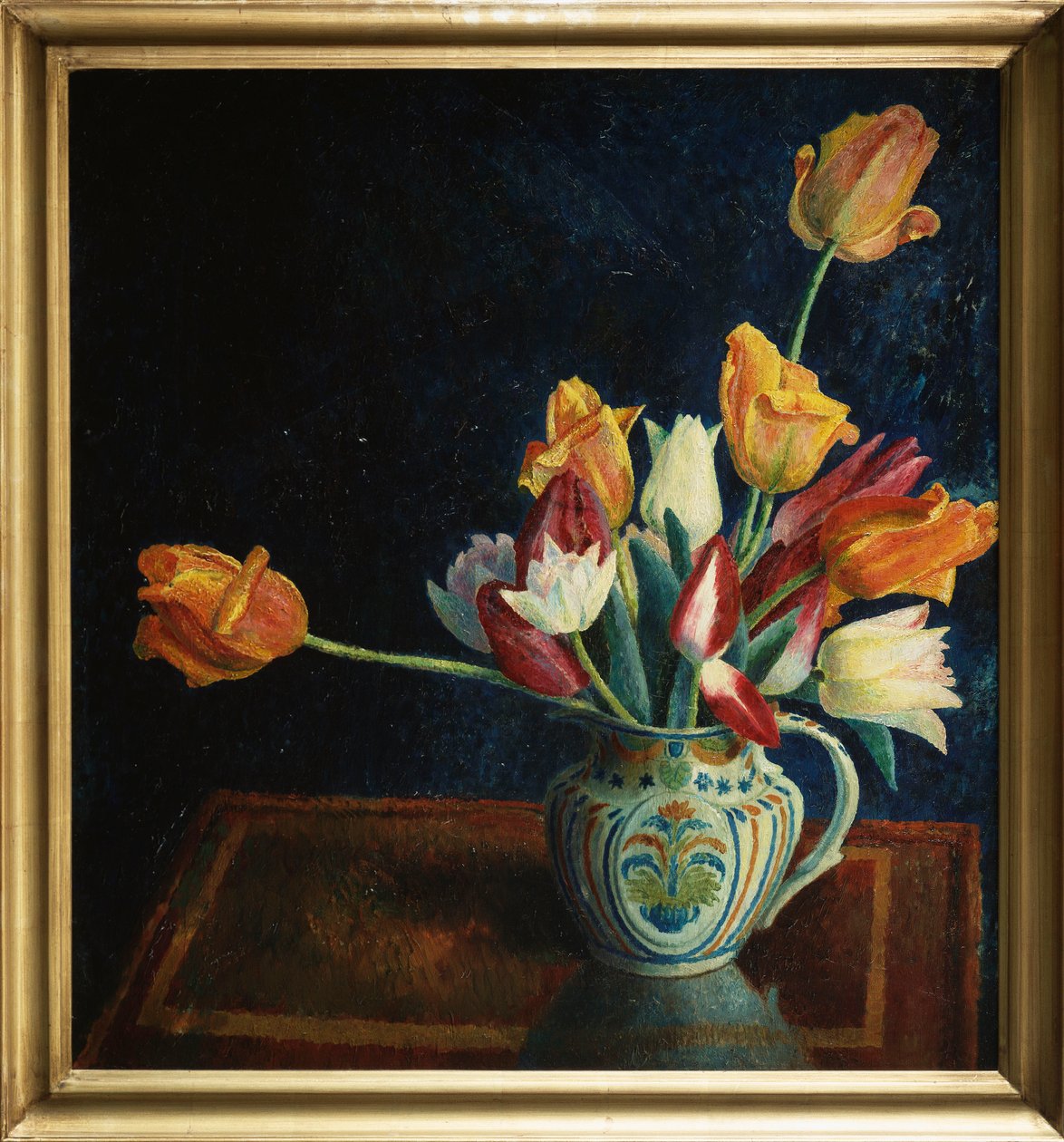 Tulpen in einem Staffordshire-Krug von Dora Carrington