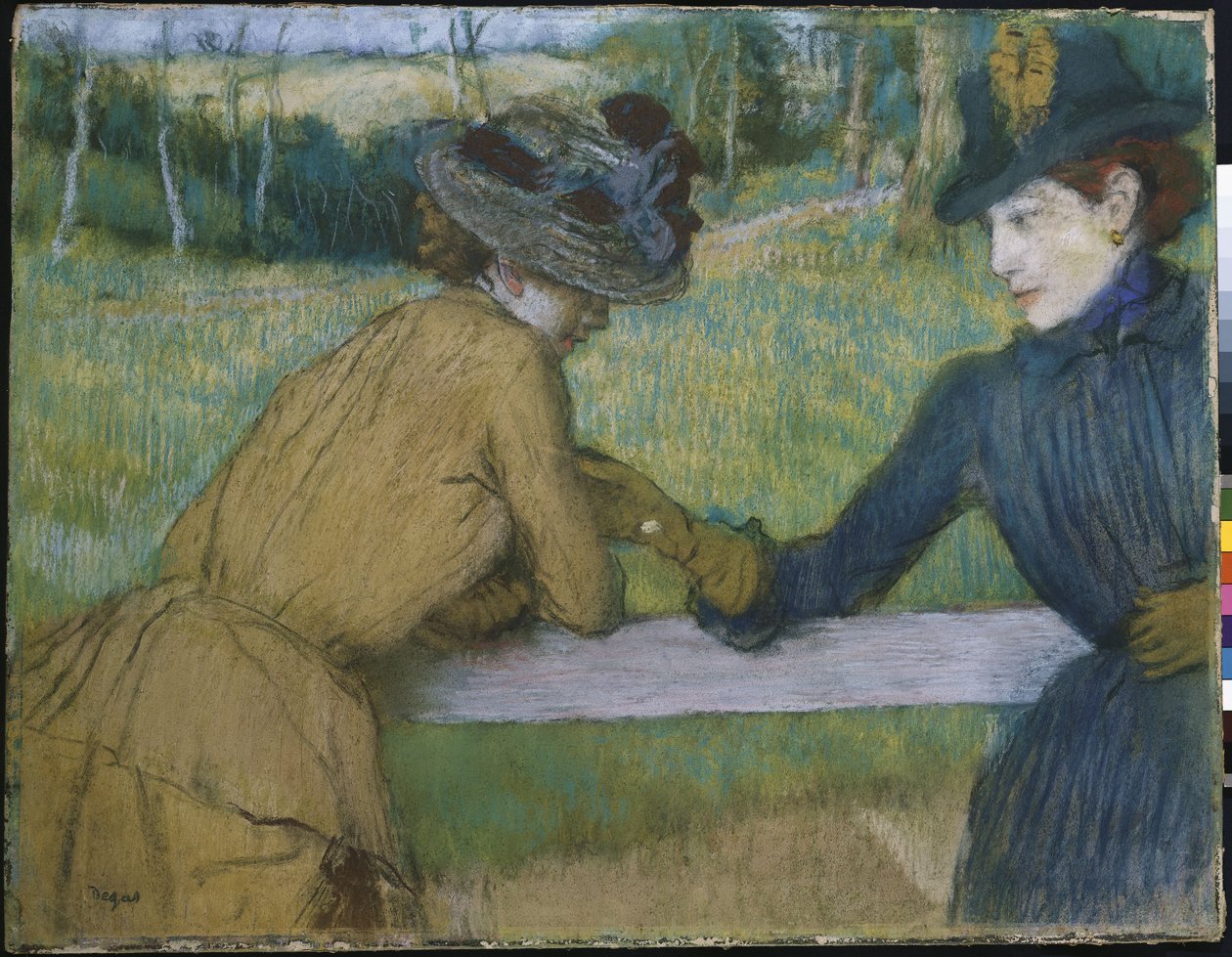 Zwei Frauen lehnen an einem Zaun von Edgar Degas