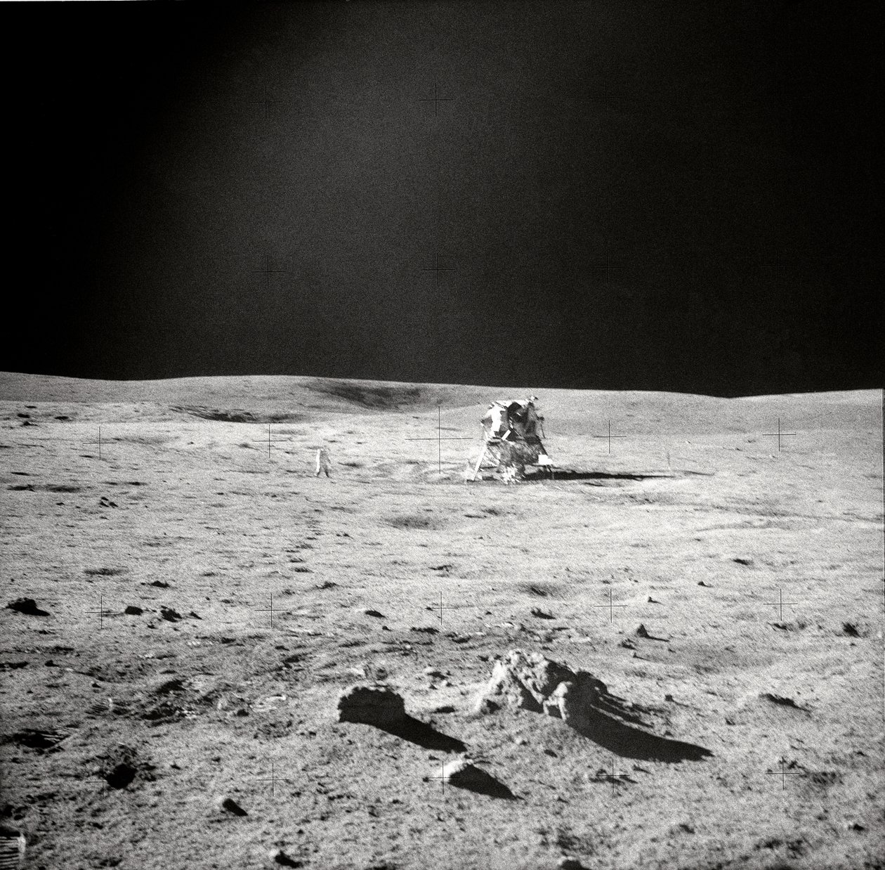 Apollo 14 EVA Ansicht, Mondoberfläche, 1971 von Edgar Mitchell