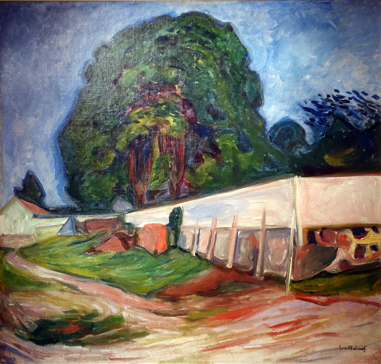Bäume und Gartenmauer in Åsgårdstrand von Edvard Munch