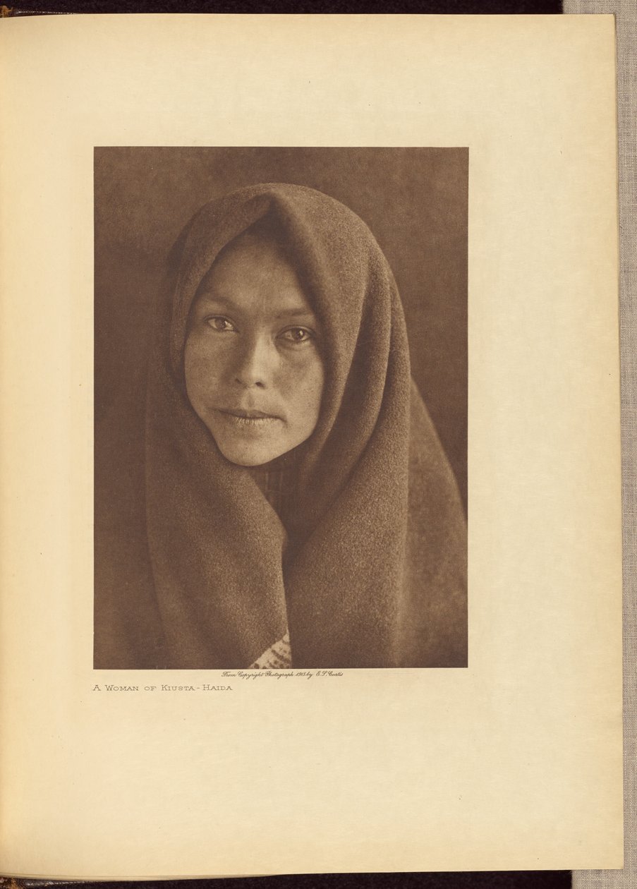 Eine Frau von Kiusta - Haida von Edward S. Curtis