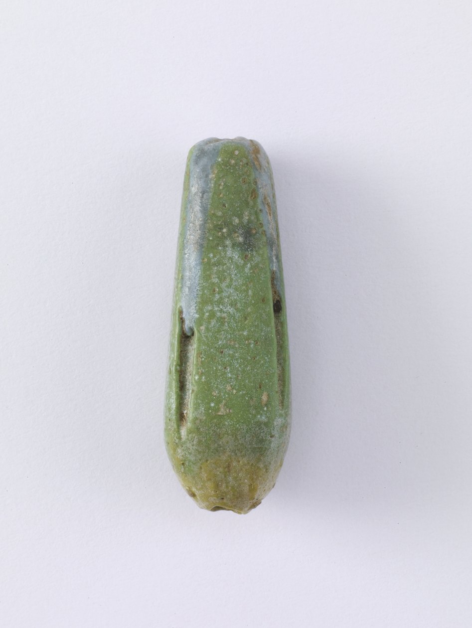 Perlenanhänger in geschlossener Blütenform, möglicherweise Spätzeit oder Saite-Periode, 664-525 v. Chr. von Egyptian