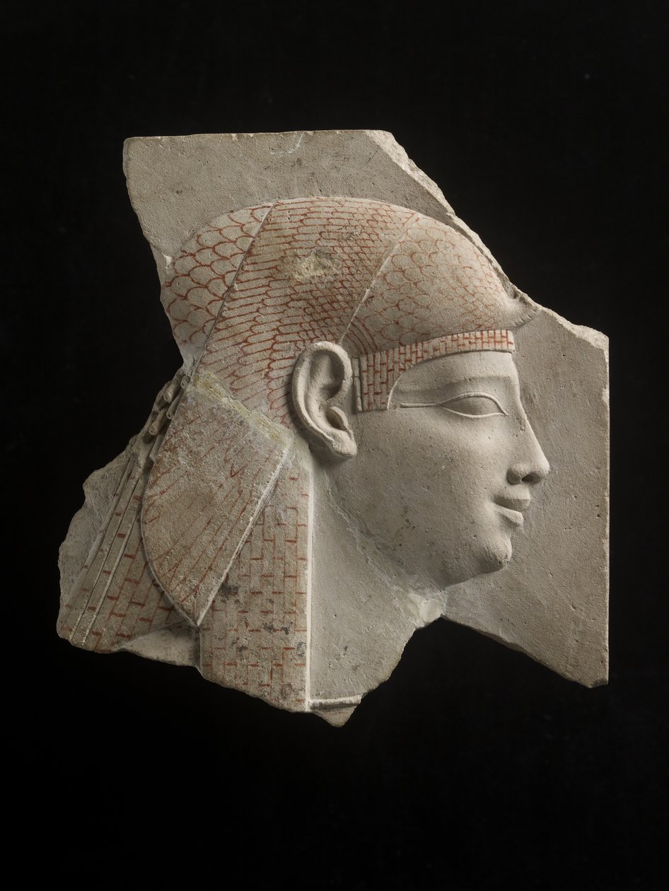 Bildhauer-Probestück mit einem Profilkopf von Isis oder einer ptolemäischen Königin als Isis, Details in Rot gezeichnet, wahrscheinlich ca. 332-30 v. Chr. (Kalkstein) von Egyptian