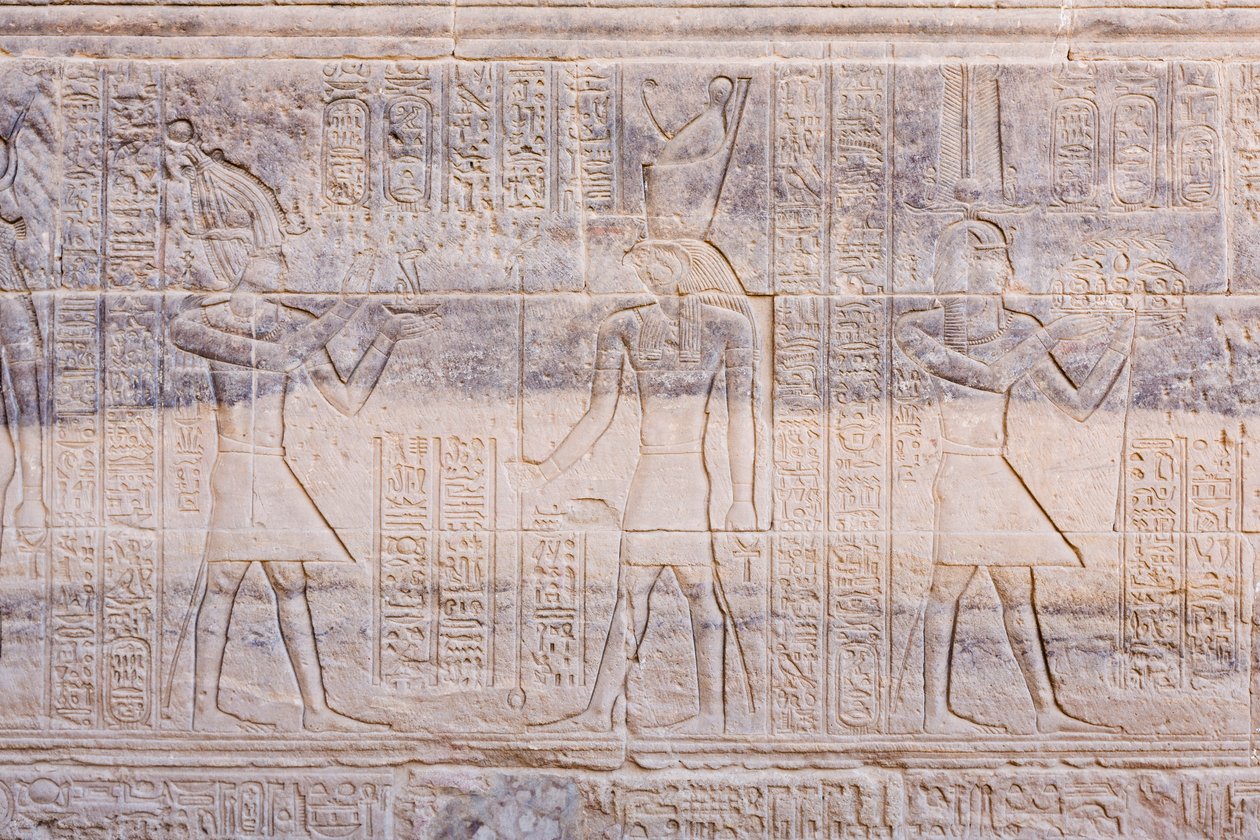 Reliefs am Philae-Tempel, Assuan, Ägypten von Egyptian 30th Dynasty