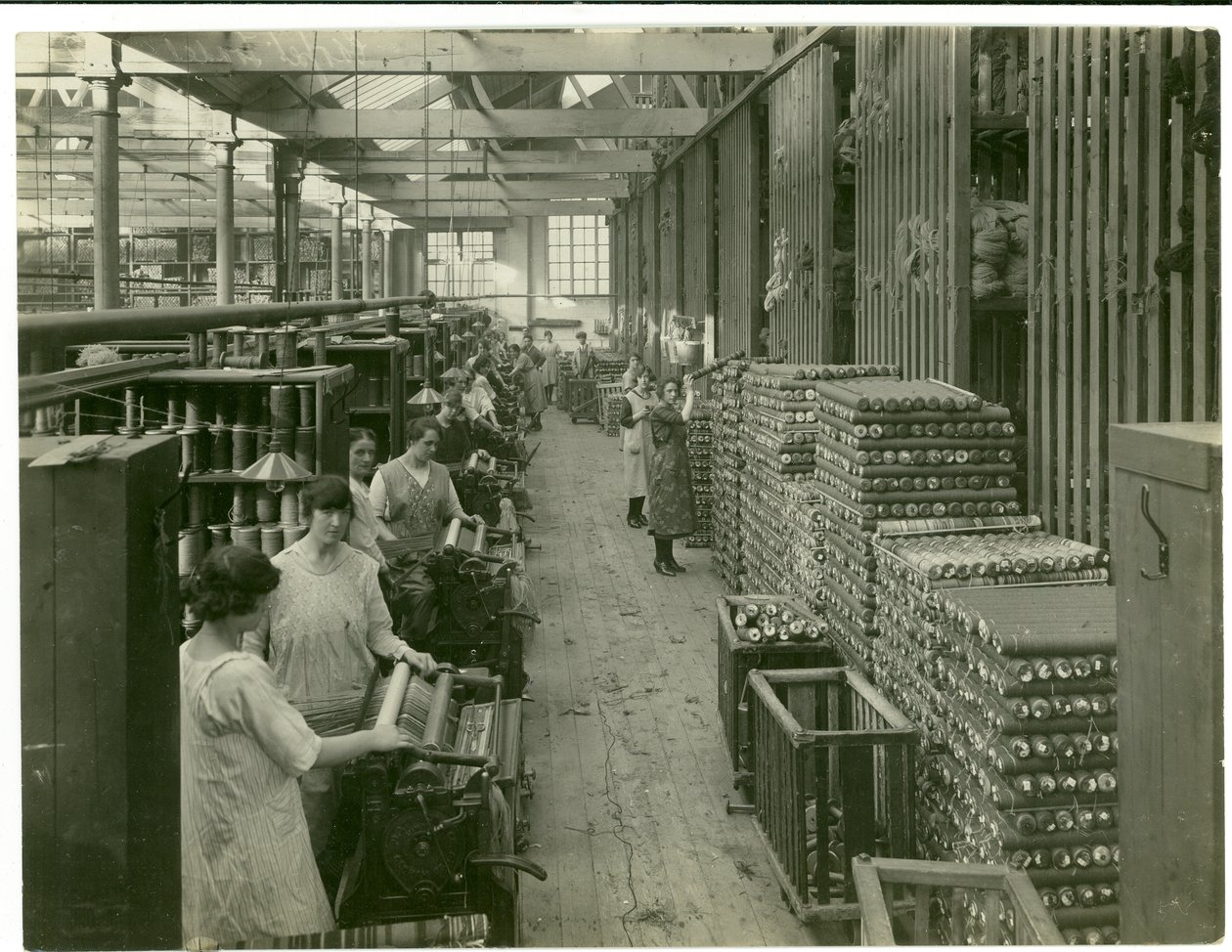 Axminster-Spuleneinstellung, Teppichfabrik, 1923 von English Photographer