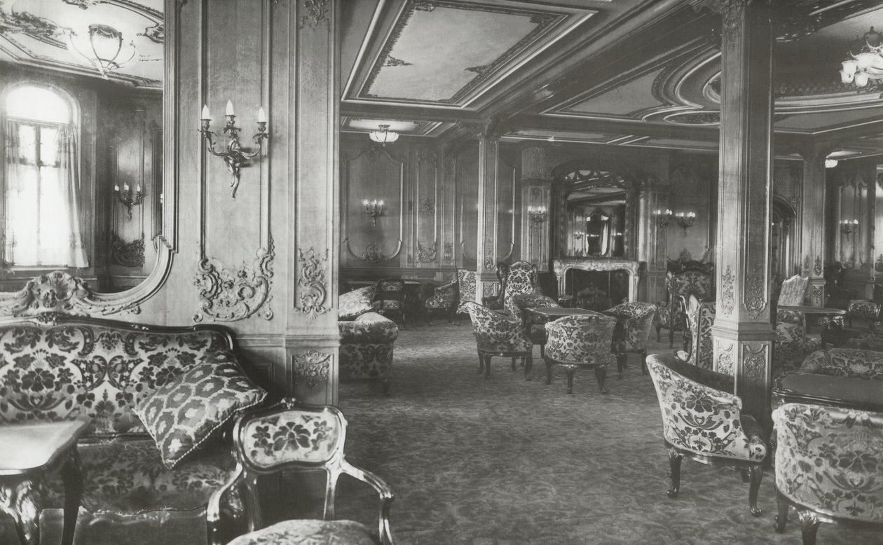 Erste-Klasse-Lounge, RMS Titanic, 04. Januar 1912 von English Photographer