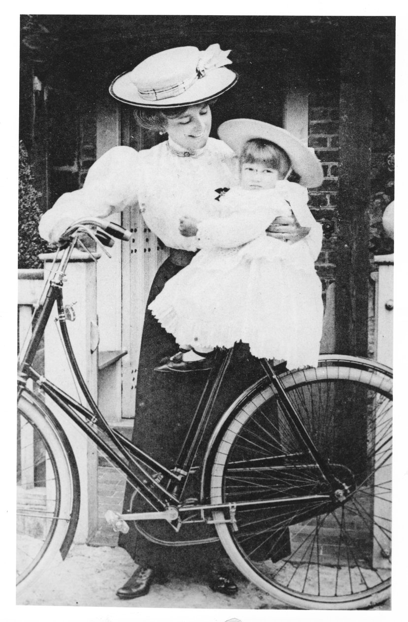 Mutter und Kind auf einem Fahrrad, ca. 1890er von English Photographer