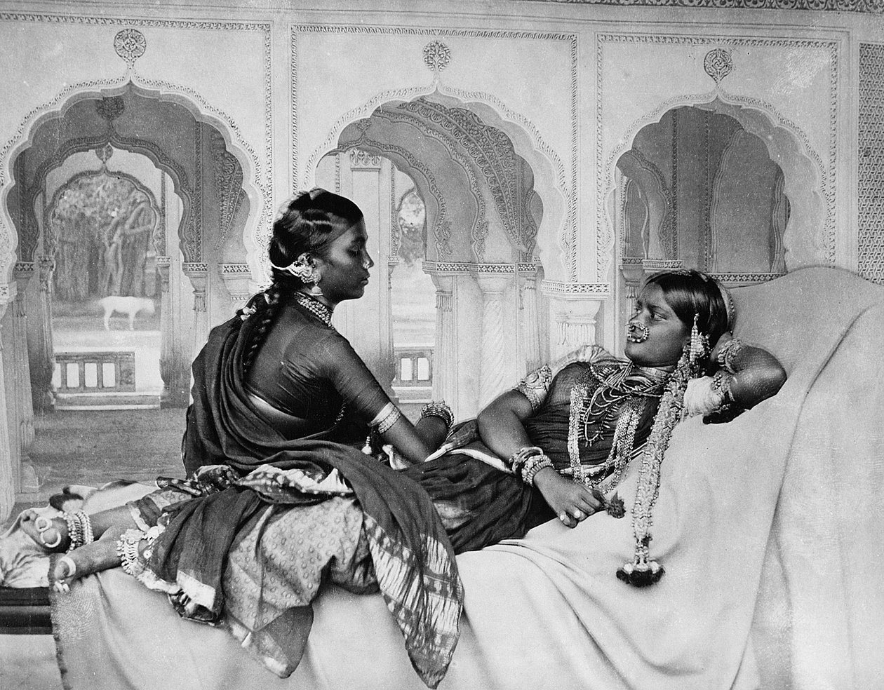 Nautch-Mädchen (Tanzmädchen), 1890er Jahre von English Photographer